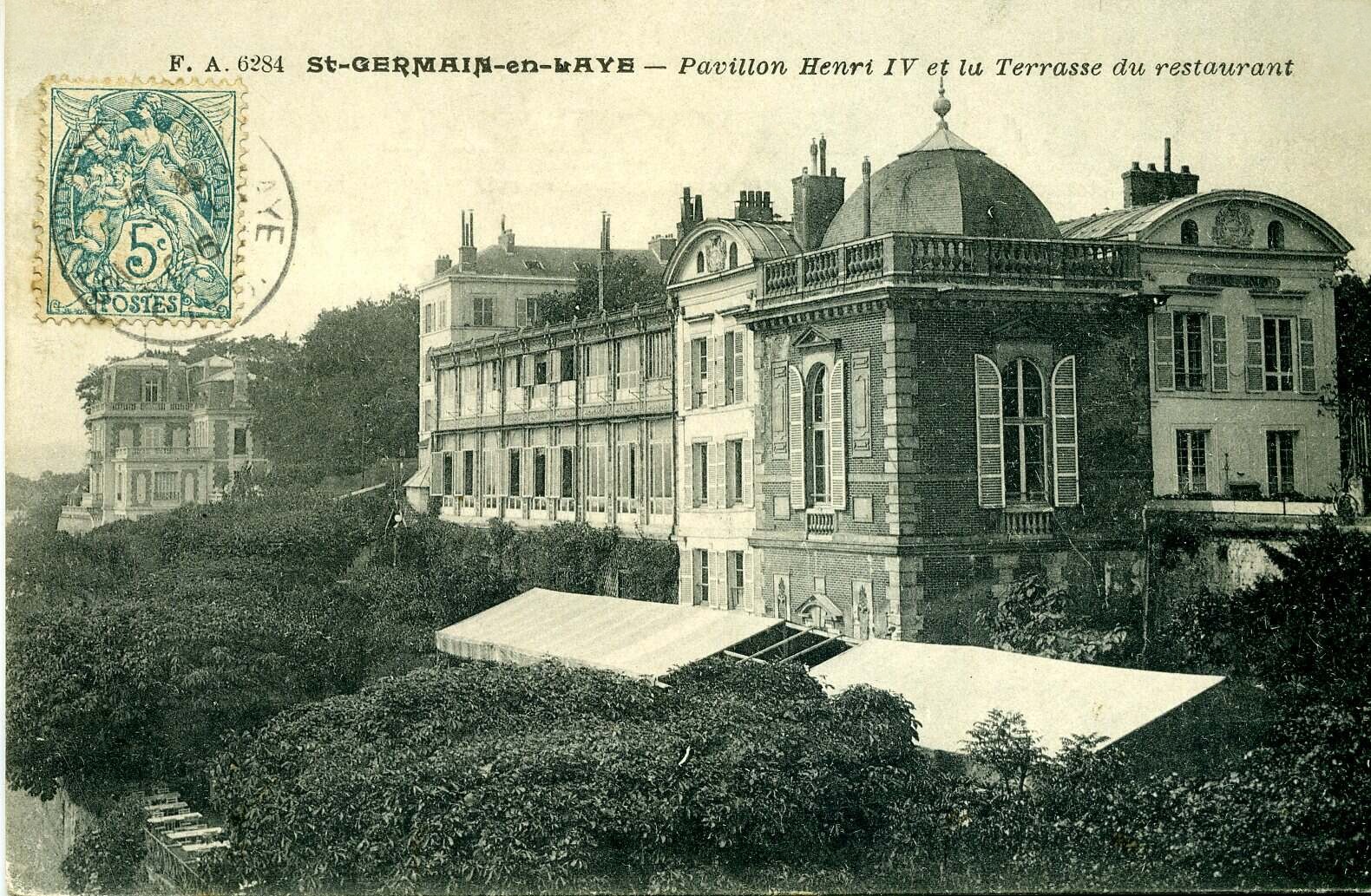 An old postcard depicting the Henri IV pavilion in Saint-Germain-en-Laye in around 1900